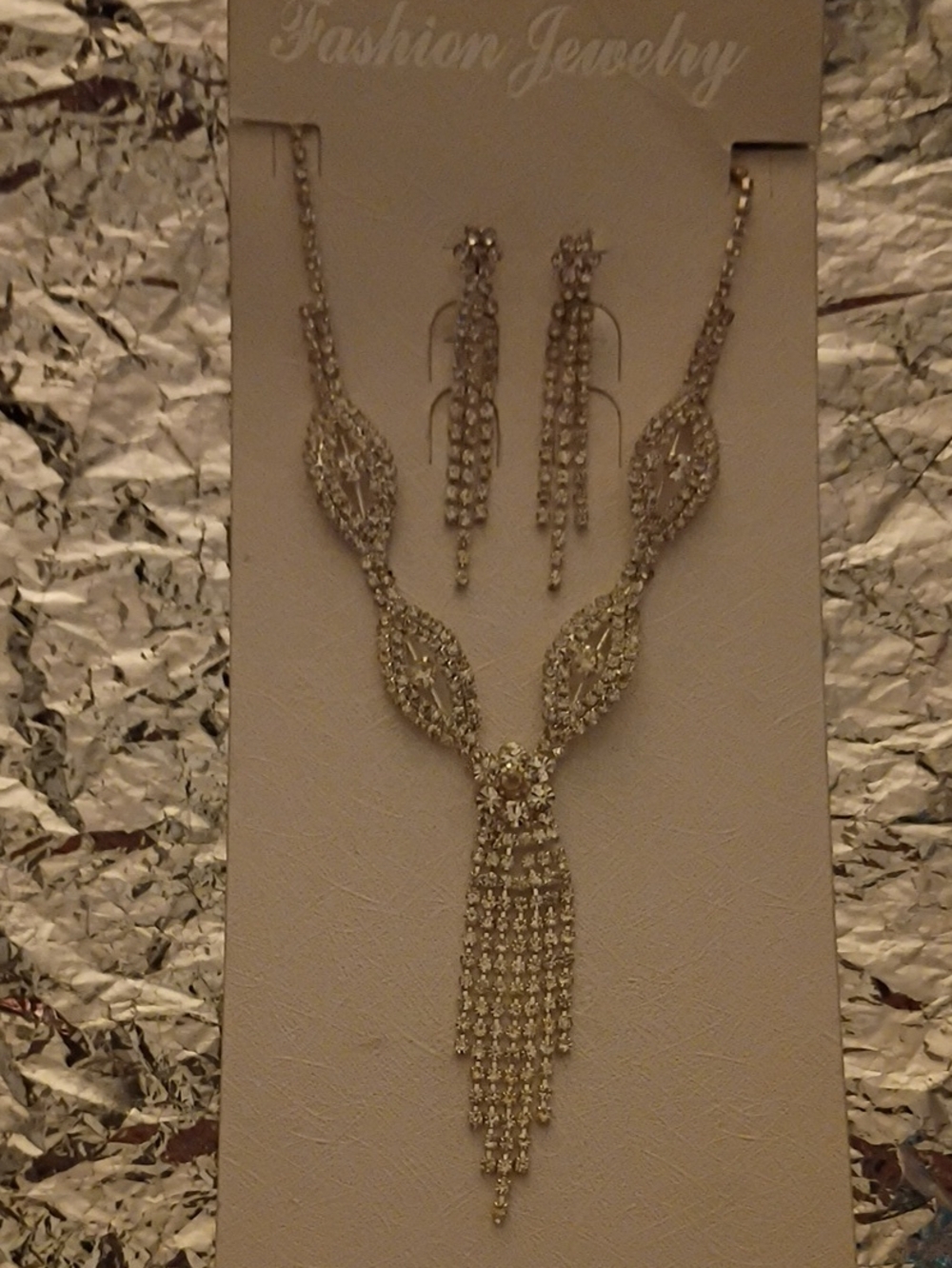 Fashion Jewelry Gold Tassel Crystal Necklace with Matching Drop Earrings